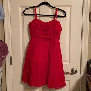 Verrrrrrry cute red dress!